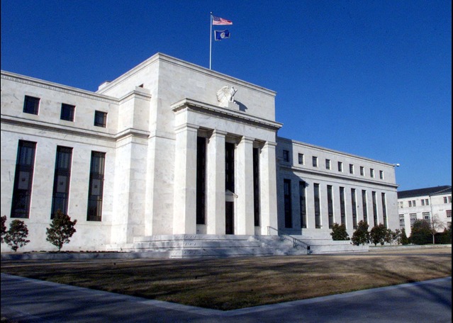 Fed&rsquo;s Rate Pause and Dollar Fluctuating