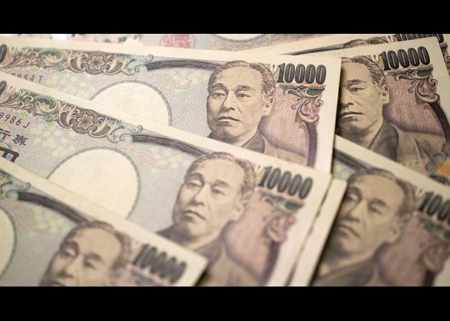 Japanese Yen Slides on BoJ Dovish Stance