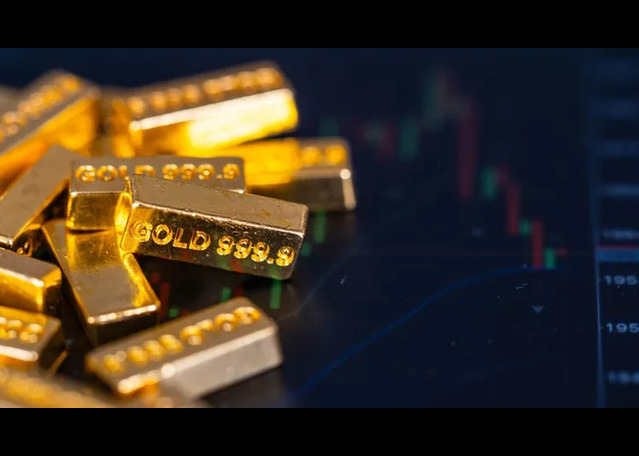 Gold Edge Higher on Soft Dollar